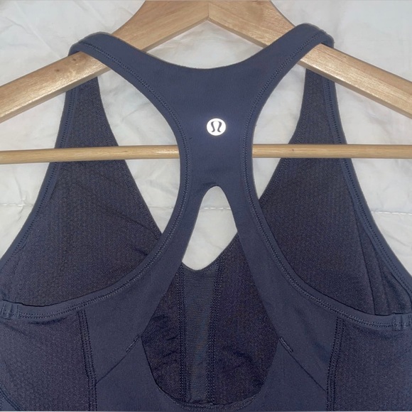 Lululemon tank top with built in bra in size 6 - Picture 1 of 3